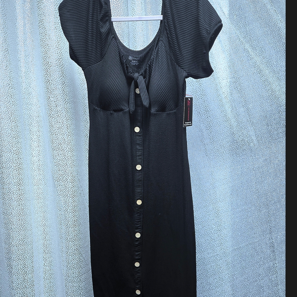 Elegant Black Midi Dress with Scoop Neck and Puff Sleeves - Picture 3 of 10